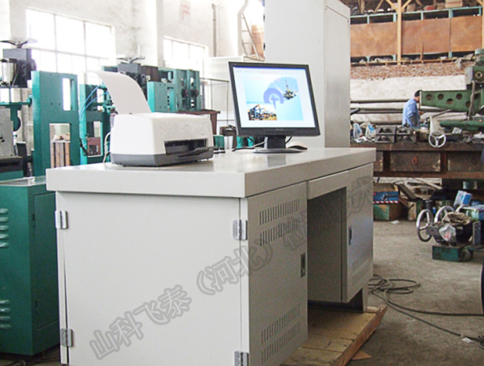 全自動(dòng)油套管漏磁探傷機(jī)操控臺(tái).jpg 全自動(dòng)油套管漏磁探傷機(jī)操控臺(tái).jpg